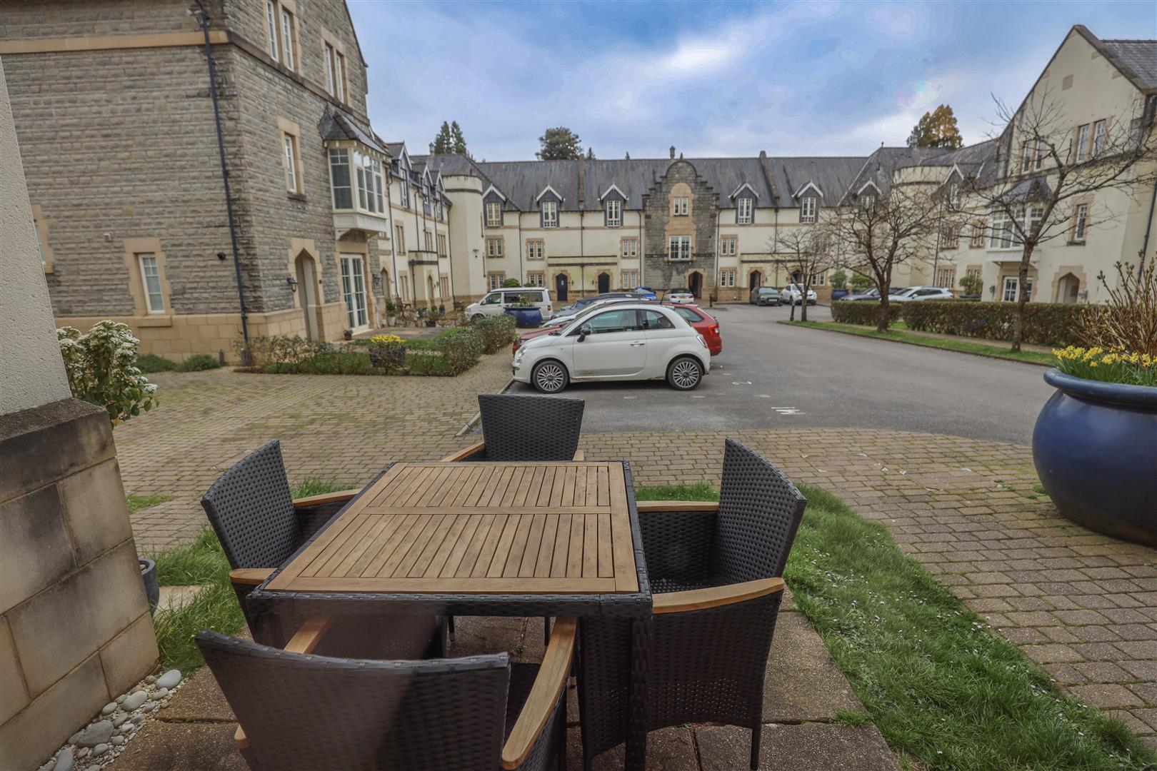 2 Western Courtyard, Talygarn Manor, Talygarn, Pontyclun, Rhondda Cynon Taff, CF72 9WR